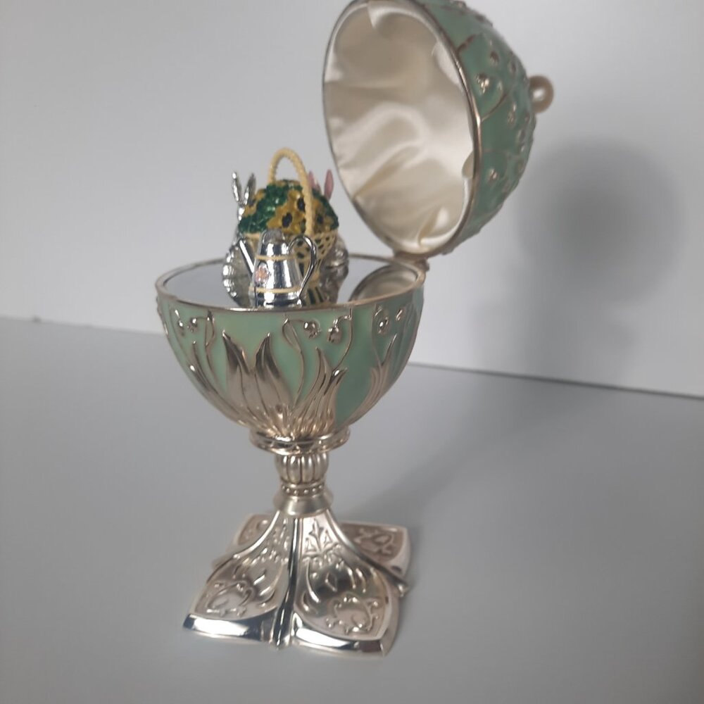 VTG 2002 Wallace Rotating Musical Easter Bunny Egg Enamel Silver Plated 7.5”Tall